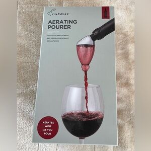 NIB Rabbit Aerating Pourer for Wine